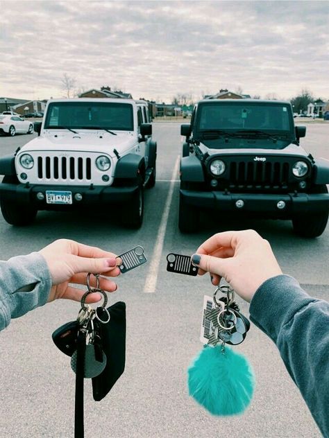 Mariam Acosta, descendiente a Alpha en Luna Fuerte, una chica que no … #hombrelobo # Hombre lobo # amreading # books # wattpad Auto Jeep, White Jeep, Pink Jeep, Jeep Wrangler Accessories, Wrangler Jeep, Wrangler Accessories, Dream Cars Jeep, Lux Cars, Jeep Rubicon