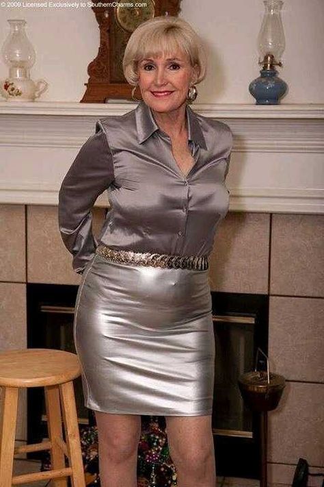 Satijnen Blouses, Old Lady In Satin Blouse, Romantic Blouses, Shiny Clothes, Satin Blouses, Satin Blouse, Leather Dresses, Beautiful Blouses, Up Girl