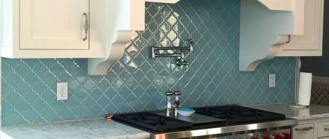 Vapor Glass Arabesque tile backsplash.https://www.subwaytileoutlet.com/products/Vapor-Arabesque-Glass-Tile.html#.VvBrYuIrLIU Glass Arabesque Tile, Arabesque Tile Backsplash, Backsplash Arabesque, Glass Tiles Kitchen, Easy Backsplash, Kitchen Tile Backsplash, Glass Tile Backsplash Kitchen, Shiplap Backsplash, White Kitchen Backsplash