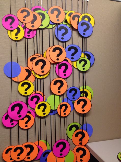 Question mark streamers Question Mark Decorations, Trivia Party Decorations, Trivia Night Birthday Party, Trivia Night Table Decorations, Trivia Night Decor, Trivia Party Ideas, Trivia Night Decorations, Trivia Night Theme Ideas, Pictures Of Question Marks