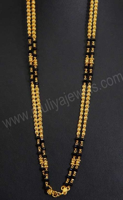 Temple Jewellery Earrings, Black Beads Mangalsutra Design, Gold Mangalsutra Designs, Gold Jewelry Stores, Black Beaded Jewelry, Wedding Jewellery Collection, Antique Gold Jewelry, Gold Bride Jewelry, Bangles Jewelry Designs