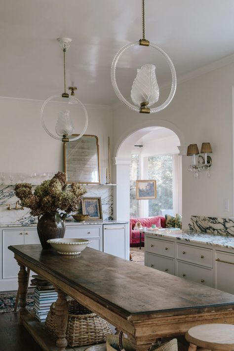 This Chaotically Striped North Carolina Kitchen Got a Soothing Makeover | Architectural Digest Small European Kitchen, English Country Kitchen Ideas, Monet Marble, Traditional English Kitchen, Big Kitchen Design, Canada Dream, Nola House, English Homes, Old World Kitchens