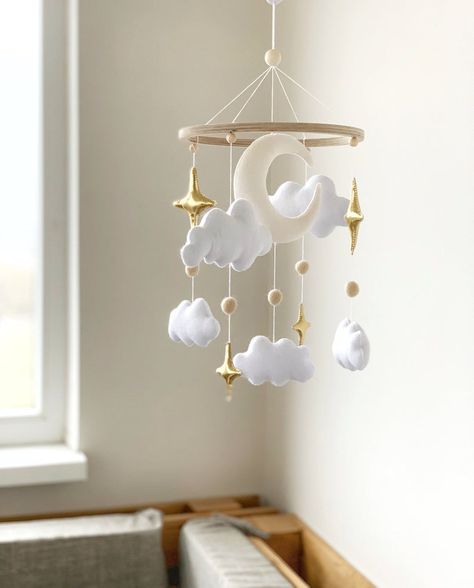 Hanging Crib Mobile, Stars Mobile, Hanging Crib, Hantverk Diy, Diy Baby Mobile, Baby Boy Mobile, House Parties, Star Mobile