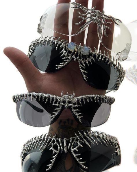 𝐩𝐫𝐞𝐝𝐚𝐭𝐨𝐫 𝐯𝐢𝐬𝐢𝐨𝐧 𝐦𝐨𝐝 𝐨𝐧 🕷️ #sunglasses #customeyewear #spiky #rave #dreamcore #y2k Spiked Sunglasses, Rave Sunglasses, Y2k Glasses, Rave Glasses, Sunglasses, Quick Saves