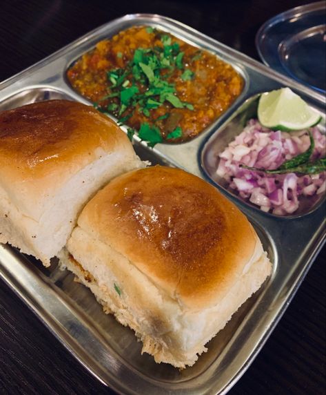 Pav bhaji Pav Bhaji Snapchat Story, Pav Bhaji Snap, Pav Baji, Paw Bhaji, Pao Bhaji, Pav Bhaji Recipe, Indian Fast Food, Blur Picture, Indian Dress Up