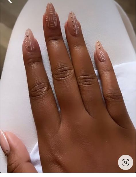 Pretty Trendy Nails, Creative French Manicure, Miami Inspired Nails, Tulum Nail Ideas, African Nail Art, Nude Nails Black Women, Vacation Nails Black Women, Elegant Almond Nails, Trendy Almond Nails