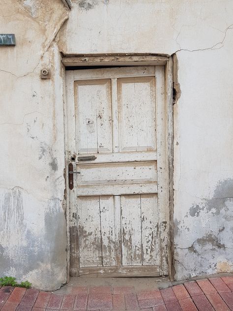 Old Wooden Door Drawing Objects, Giant Slayer, Ghost Project, Social Project, Door Photography, Old Wooden Doors, Vintage Doors, Social Projects, Visual Language