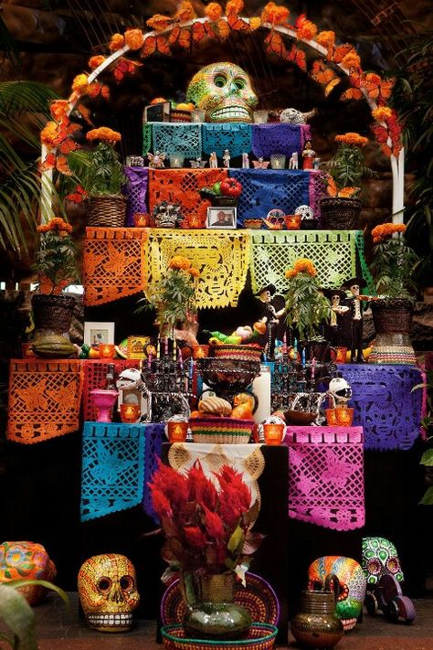 Mexican Decorations, Day Of The Dead Diy, Dia De Los Muertos Decorations Ideas, Skulls Flowers, Skulls And Flowers, Dekorasi Halloween, Day Of The Dead Party, Den Mrtvých, Day Of The Dead Art