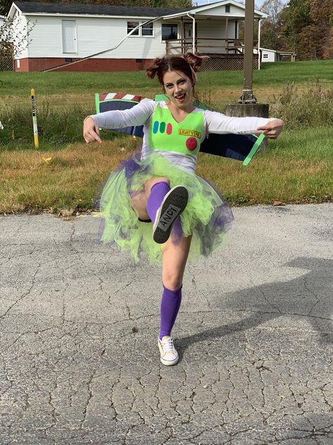 Easy Buzz Lightyear Costume, Buzz Light Year Diy Costume, Buzzlighter Costume, Buzz Halloween Costume Women, Buzzlight Year Halloween Costumes Women, Buzzlight Year Costume Woman, Buzz Lightyear Womens Costume, Cute Buzz Lightyear Costume, Buz Lighter Costume