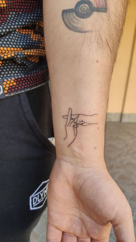 Naruto Hand Sign Tattoo, Anime Tattoos Hand, Cute Naruto Tattoo, Anime Finger Tattoos, Tattoo Ideas Naruto, Naruto Hand Tattoo, Naruto Tatoos Ideas, Small Naruto Tattoo, Small Naruto Tattoo Ideas