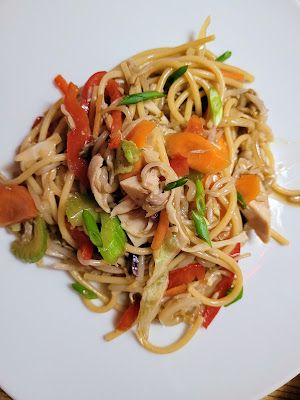 Hot and Cold Running Mom - Just my Stuff: Christmas Turkey Chow Mein Recipe, Turkey Chow Mein, Chowmein Recipes, Chinese Chow Mein Recipe, Hot Turkey Sandwiches, Food Recipes Easy, Running Mom, Chow Mein Noodles, 3 Cup Chicken