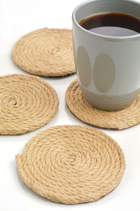 Diy Coffee Coasters, Jute Tray Diy, Easy Diy To Sell, Rope Coasters Diy, Diy Coasters Easy, Jute Coasters, Jute Placemats, Amaryllis Plant, Homemade Coasters