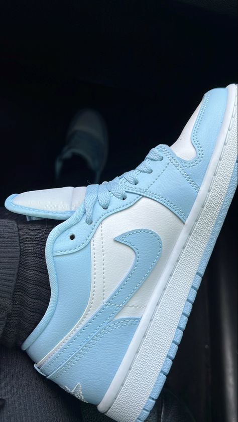 Light Blue Jordans, Nike Light Blue Shoes, Ice Blue Jordans Outfit, Ice Blue Outfit, Sky Blue Nike Shoes, Ice Blue Air Jordans, Nike Jordan Ice Blue, Ice Blue Jordans, Ice Blue Dunks