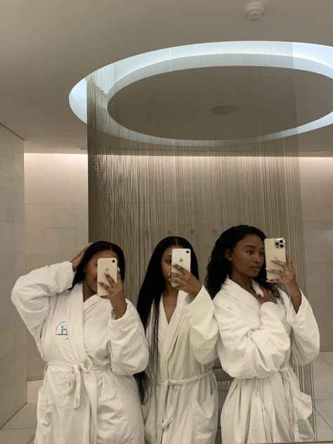 Holiday Pictures Black Women, Black Woman Friends, Black Sisterhood Aesthetic, Spa Day Black Women, Spa Aesthetic Black Women, Healthy Friendship Aesthetic Black, Spa With Friends, Aesthetic Pics With Friends, Healthy Friendship Aesthetic