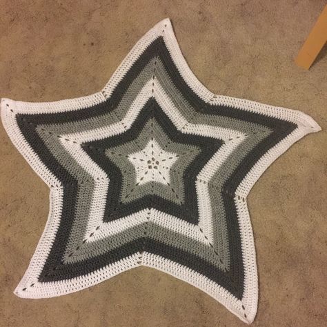 Crocheted star blanket  White, light grey and dark grey using marvel yarn. Crochet Grey Blanket, Grandma Activities, Abstract Crochet, Diy Blankets, Crocheted Star, Crochet Star Blanket, Grey Crochet, Star Blanket, Crochet Bucket