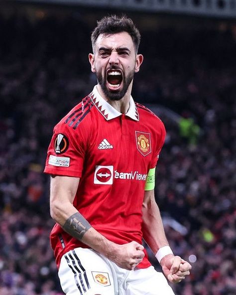 Visit me Wallpaper Manchester United, Arsenal Vs Manchester United, Manchester United Legends, Manchester United Wallpaper, Manchester United Players, Gym Workout Tips, Old Trafford, Europa League, Man United