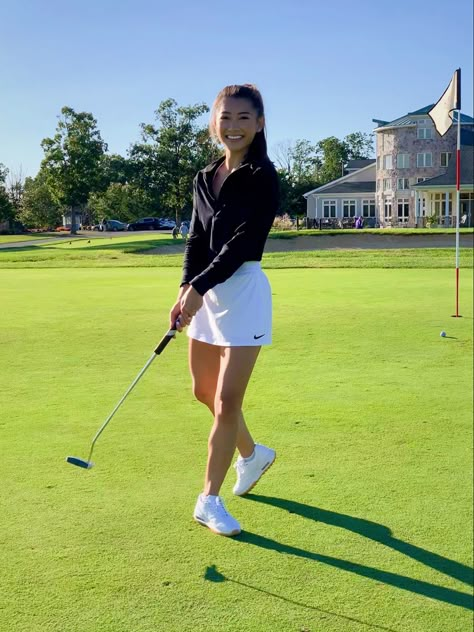 #golf #golfgirl #golfbabes #lpga #golftips #callaway #aesthetic #instagram #liketkit Womens Golf Outfits Summer, Golfing Outfits For Women Winter, Golf Outfits Women Lululemon, Alternative Golf Outfit, Cute Golf Outfits Women Winter, Golf Women Fashion, Casual Golf Outfit Women Summer, Golf Range Outfit, Haley Bookholdt Golf