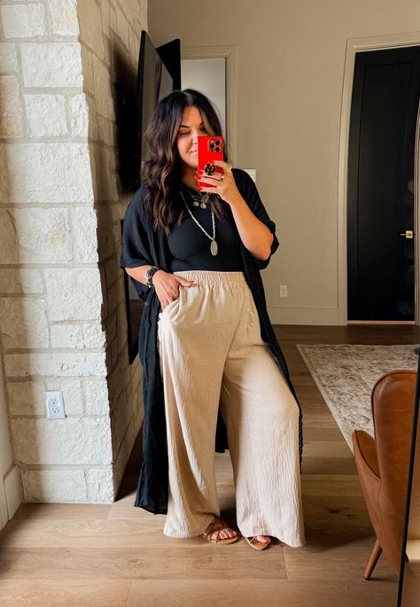 Plus Size Flowy Pants, Plus Wide Leg Pants Outfit, Wide Leg Plus Size Outfit, Red Linen Pants Outfit, Wide Leg Pants Curvy, Summer Errands Outfit, Better With Chardonnay, Plus Size Linen Pants Outfit, Wide Leg Pants Outfit Plus Size