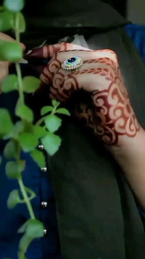 Arabic Song, Mehndi Video, Khafif Mehndi Design, Floral Henna Designs, Mehndi Designs Bridal Hands, Modern Henna Designs, Rose Mehndi Designs, Stylish Mehndi, Engagement Mehndi Designs