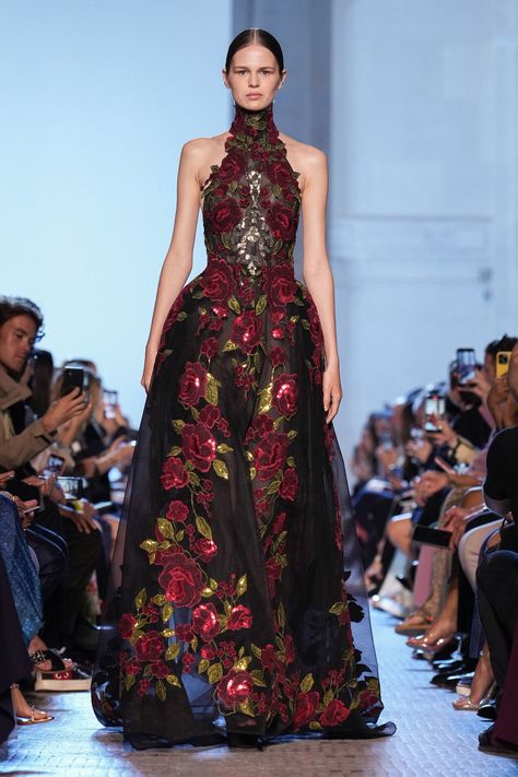 Elie Saab Fall-winter 2023-2024 - Couture Elie Saab Fall 2023, Fall 2023 Couture, 2023 Couture, Haute Couture Looks, Elie Saab Haute Couture, Ellie Saab, Elie Saab Fall, Elie Saab Couture, Collection Couture