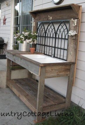 wood pallets garden fence | Pallet garden work bench workstation by I've Only Got A Minute Garden Work Bench, Potting Bench Ideas, Pallet Potting Bench, Diy Potting Bench, Potting Bench Plans, Outdoor Potting Bench, Garden Sink, Work Benches, Deco Champetre