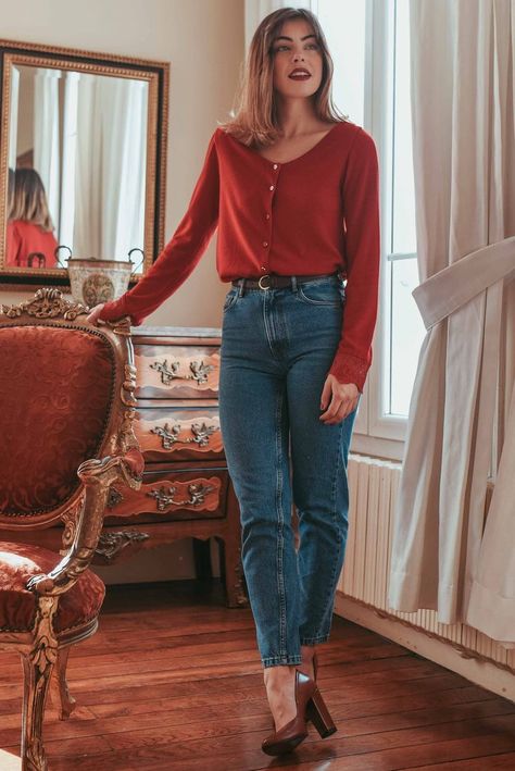 Feminine Outfit Casual, Red Shirt Outfits Women Casual, Feminine Jeans Outfit, Romantic Street Style, Feminine Style Outfits, Teen Style, Foto Poses, Rose Rouge, Mode Inspo