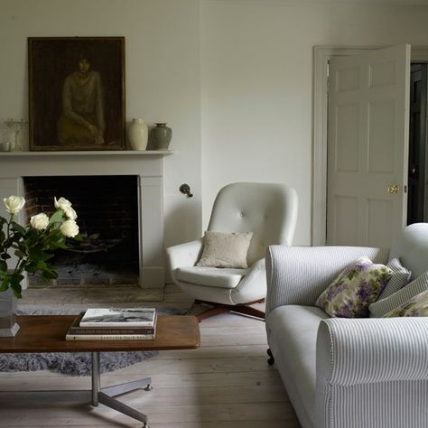 Modern Country Style: Gorgeous Georgian Gems! Click through for details. Cornforth White Living Room, Cornforth White, Oval Room Blue, Cottage Room, Modern Country Style, Natural Living Room, Georgian Homes, White Living, White Living Room