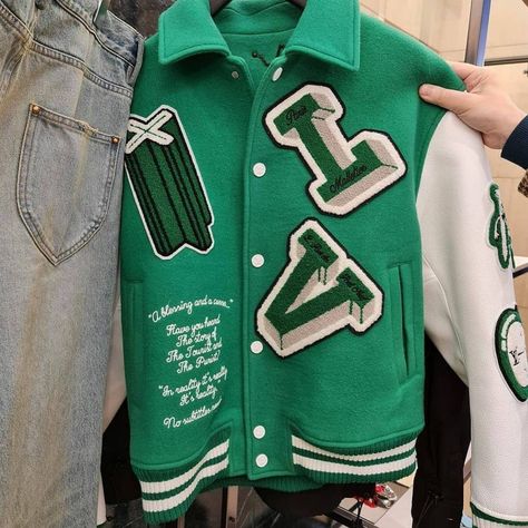 🔵 We All Love Fings 🔵 on Instagram: “👍” Green Varsity Jacket, Fashion Week Aesthetic, Classic Sportswear, Rihanna Style, Varsity Jackets, Aesthetic Fits, Mens Fashion Week, Illustration Fashion Design, Plus Size Outerwear