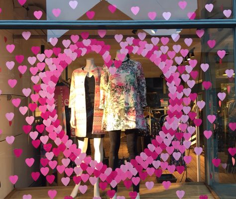 Valentine's window at Spirit in Devizes. Made of heart shaped post-it notes. Boutique Window Displays, Valentines Window Display, Display Visual Merchandising, Window Display Retail, Decoration Vitrine, Store Window Displays, Christmas Window Display, Shop Sign Design, Retail Windows