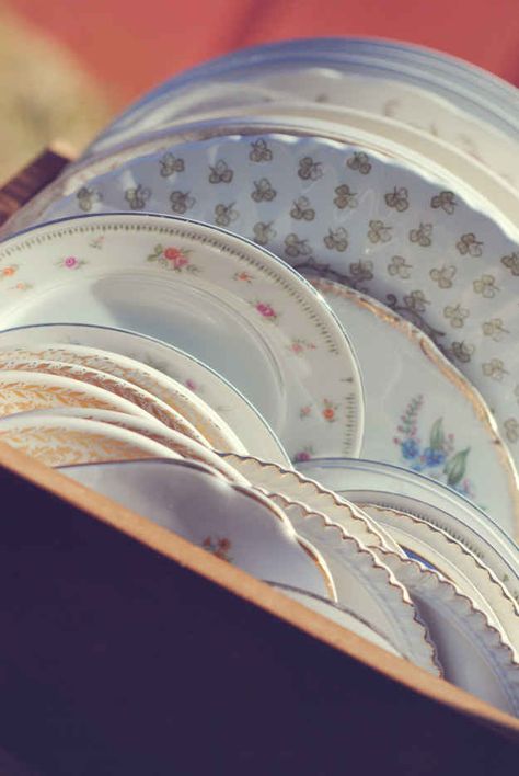 18 Ways Real People Had Their Dream Weddings For $5,000 Or Less thrift store China Wedding Plates, Wedding Costs, Welding Art, Wedding Catering, Cheap Wedding, Budget Wedding, Best Day Ever, Backyard Wedding, Wedding Tips