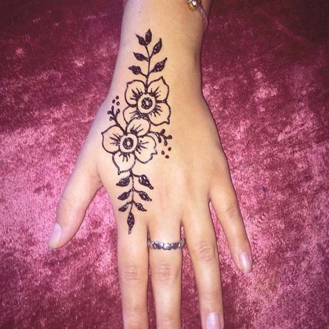 Henna Tattoo Designs Arm Simple, Henna Simple Easy, Inai Simple, Henna 2023, Simple Henna Designs For Beginners, Simple Hand Henna, Mehndi For Beginners, Mehndi Tutorial, Simple Henna Designs Hand