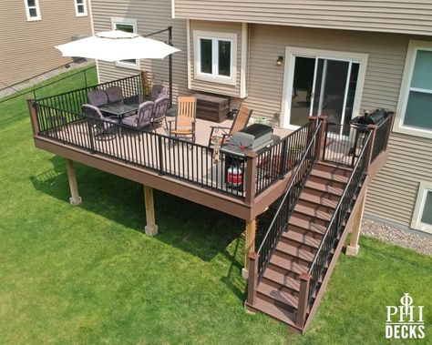 Deck For Split Level House, Deck Off Back Of Split Level House, Split Level Back Deck, Bi Level Deck Ideas, High Deck Stairs, Second Level Deck Ideas, Upper Deck Ideas, Elevated Deck Designs, Two Story Deck Ideas