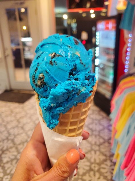 Vacation calories don't count! 🤣 6.12.23 Cookie Monster Ice Cream, Cookies Monster, Monster Ice Cream, Aesthetic Foods, Candy Drinks, Random Aesthetics, Junk Food Snacks, Ice Cream Candy, Blue Food