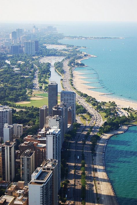 Lake Shore Drive looking North, Chicago Beautyfull Places, Lake Shore Drive Chicago, Chicago Wallpaper, Michigan Avenue Chicago, Usa Chicago, Chicago Living, Chicago Lake, Urban Sprawl, Chicago Aesthetic