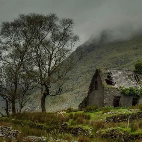 Irish Gothic Aesthetic, Ireland Cottage Aesthetic, Irish Cliffs Aesthetic, Dark Irish Aesthetic, Irish Gothic, Irish Mountains, Scottish Gothic, Ireland Kerry, Irish Aesthetic