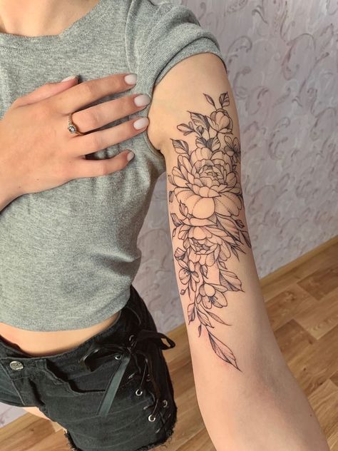 Flowers Bicep Tattoo, Pretty Bicep Tattoos For Women, Woman’s Bicep Tattoo, Flower Tattoo On Inner Arm, Flowers Inner Arm Tattoo, Abstract Sleeve Tattoo Women, Inner Arm Tattoos For Women Bicep Sleeve, Tricep Sleeve Tattoo, Simple Floral Sleeve Tattoo