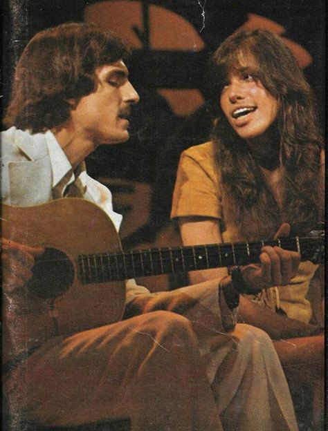 James Taylor Carly Simon, 70s Musicians, 80s Musicians, Bebe Buell, Taylor James, James Taylor, Carly Simon, Old Records, Linda Ronstadt