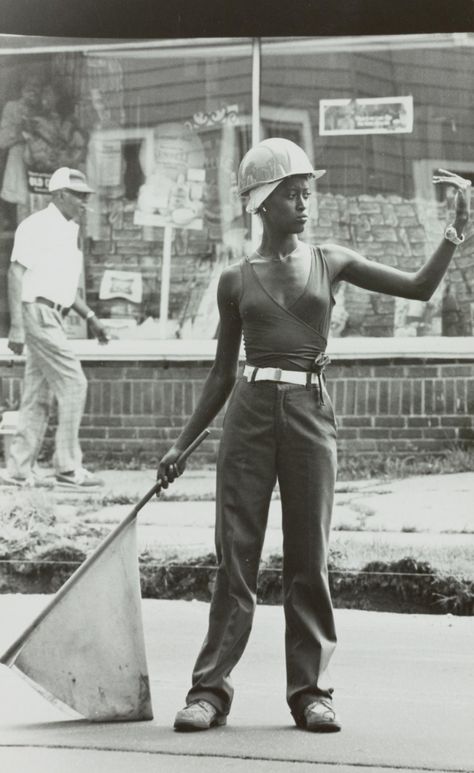 Smithsonian's portraits of African American women – in pictures | Art and design | The Guardian Black Women Photographers, 1900s African American Fashion, Black And White African American Photography, Old African American Photos, African American Museum, Phenomenal Woman, Vintage Black Glamour, African Diaspora, Black American