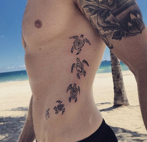 Herren Hand Tattoos, Turtle Tattoos, Cute Henna Tattoos, Turtle Tattoo Designs, Turtle Tattoo, Tatuaje A Color, Dream Tattoos, Dope Tattoos, Simplistic Tattoos