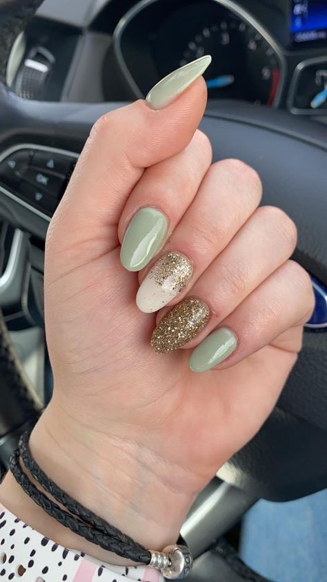 Green And Gold Combination, Pastel Green Nails, Nails Color Ideas, Fall Gel Nails, Cute Gel Nails, Short Acrylic Nails Designs, Dipped Nails, Fancy Nails, Chic Nails