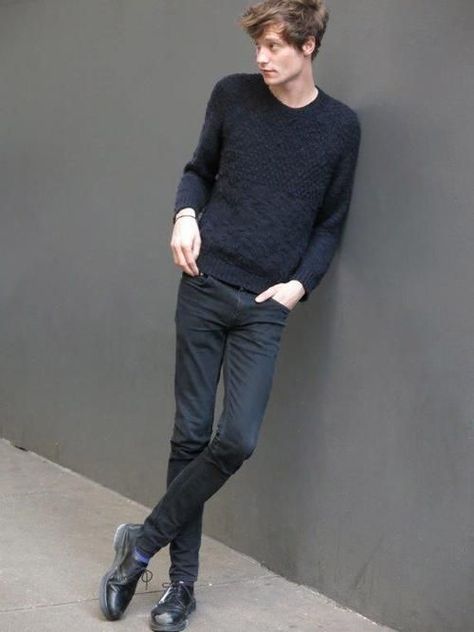 100 Fashion Outfits to 2017 Ideas Matthew Hitt, Matt Hitt, Gentleman Style, Tall Guys, Well Dressed, Male Models, Vneck Sweater, Men Fashion, Sweater Outfits