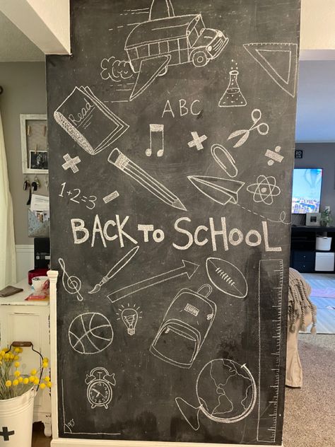 Welcome Back To School Chalkboard Art, First Day Of School Chalk Art, Back To School Chalk Art, School Chalk Art, Back To School Chalkboard Art, Holiday Chalkboard, School Chalkboard Art, Chalk Wall Art, Back To School Chalkboard