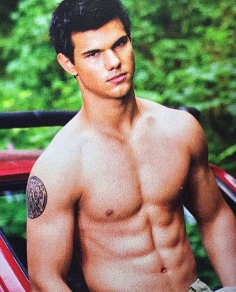 Pose Ideas Portrait, Team Jacob Wallpaper, Edward Cullen Shirtless Twilight, Jake From Twilight, Jake Twilight, Jacob From Twilight, Taylor Lautner Twilight, Taylor Lautner Shirtless, Jacob Twilight