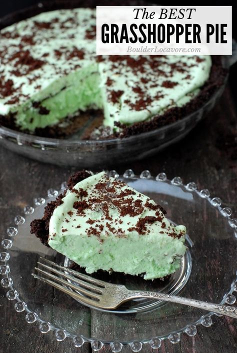 Grasshopper Pie Recipe, Mint Pie, Grasshopper Pie, Baking Recipes Pie, After Dinner Mints, Dinner Mints, Chocolate Wafer Cookies, Frozen Pie, Mint Recipes