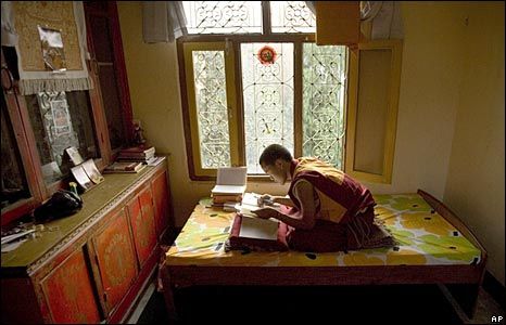 A Buddhist monk studies in his room at the Kopan Monastery in Kathmandu, Nepal. (April 2008) Monk Bedroom, Buddhist Room, Kopan Monastery, Buddha Living Room, Buddhist Bedroom, Chinese Horror, Monastery Interior, Buddhist Monastery, Tibetan Monk