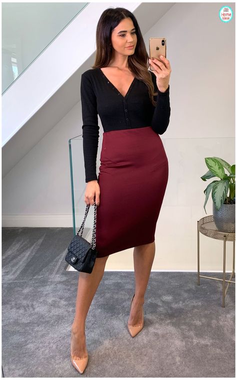 Maroon Skirt Outfit Ideas, Maroon Pencil Skirt Outfit, Long Pencil Skirt Outfit, Maroon Skirt Outfit, Red Pencil Skirt Outfit, Long Pencil Skirt Outfits, Burgundy Top Outfit, Summer Pencil Skirts, Casual Office Look