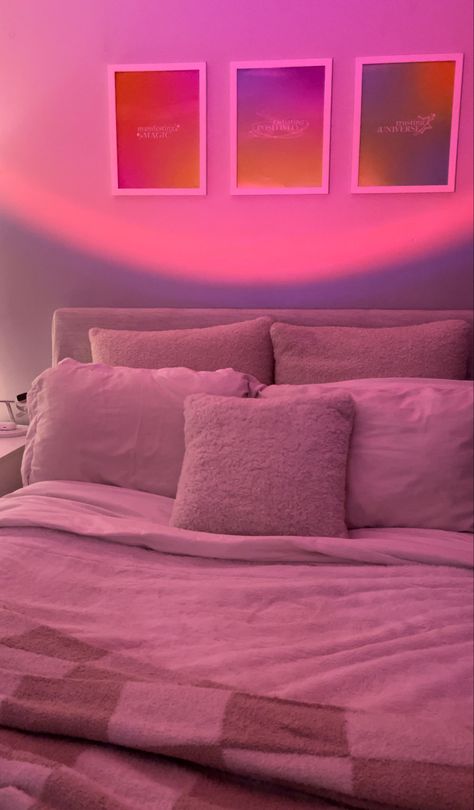 Aura Bedroom Decor, Aura Room Ideas, Pink Aura Bedroom, Pink Lighting Bedroom, Aura Dorm Room, Aura Room Aesthetic, Bedroom Aesthetic Colorful, Light Cozy Bedroom, Aura Bedroom