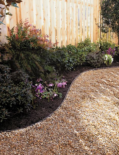 What does it take to make a walkway in a weekend? Edging, gravel and elbow grease Cheap Backyard Makeover Ideas, Diy Pathway, Gravel Walkway, Gravel Pathway, Pea Gravel Patio, Gravel Landscaping, Backyard Walkway, Gravel Patio, Cheap Backyard