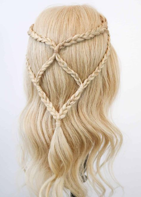 Braided Viking Hairstyle For Beginners - 3 Strand Braid - Half Up Half Down Hairstyle - Everyday Hair inspiration How To Do Viking Braids Hairstyles, Viking Braids On Short Hair, Greek Hairstyles Easy, Dothraki Braids, Medieval Fantasy Hairstyles, Witch Hairstyles Halloween With Hat, Easy Viking Hair Women, Medival Hairstyle Long Hair, Ren Faire Hair Short