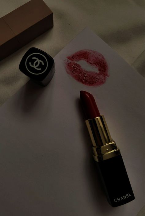 Lipstick Mark Aesthetic, Hot Red Aesthetic, Aesthetic Lipstick, Lipstick Aesthetic, Lipstick Pictures, Lipstick Mark, Chanel Aesthetic, Hot Lipstick, Chanel Lipstick